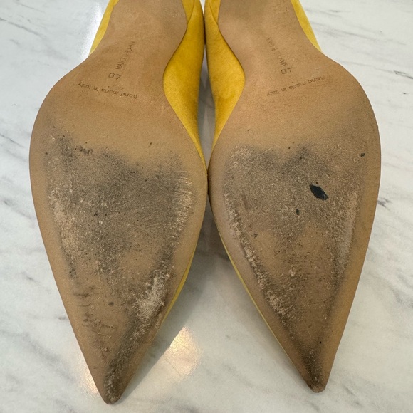 Manolo Blahnik in Yellow! - Picture 3 of 7